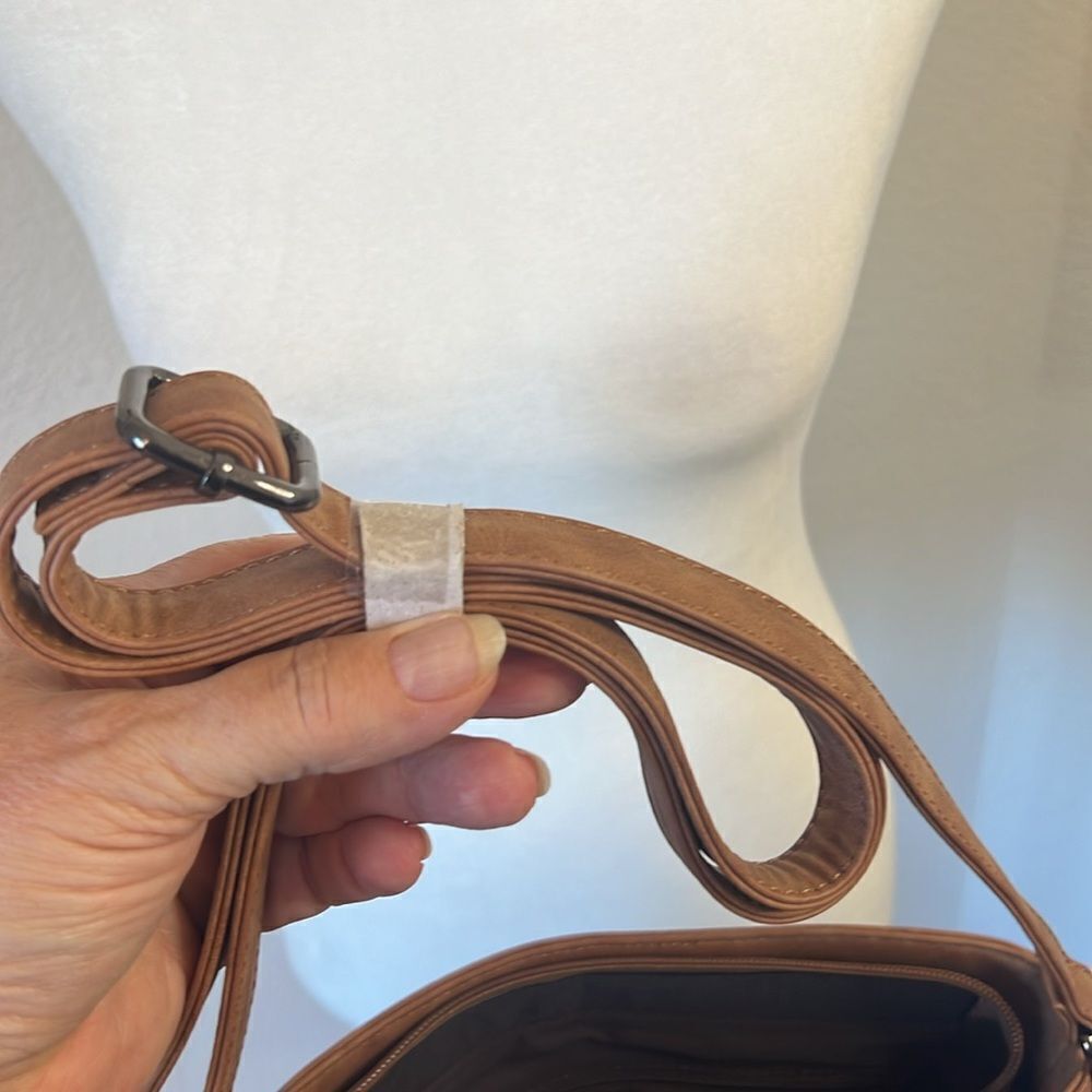 Celela Vegan Leather Cross Body Bag with Adjustable Strap ~ Classic Design - Picture 7 of 10